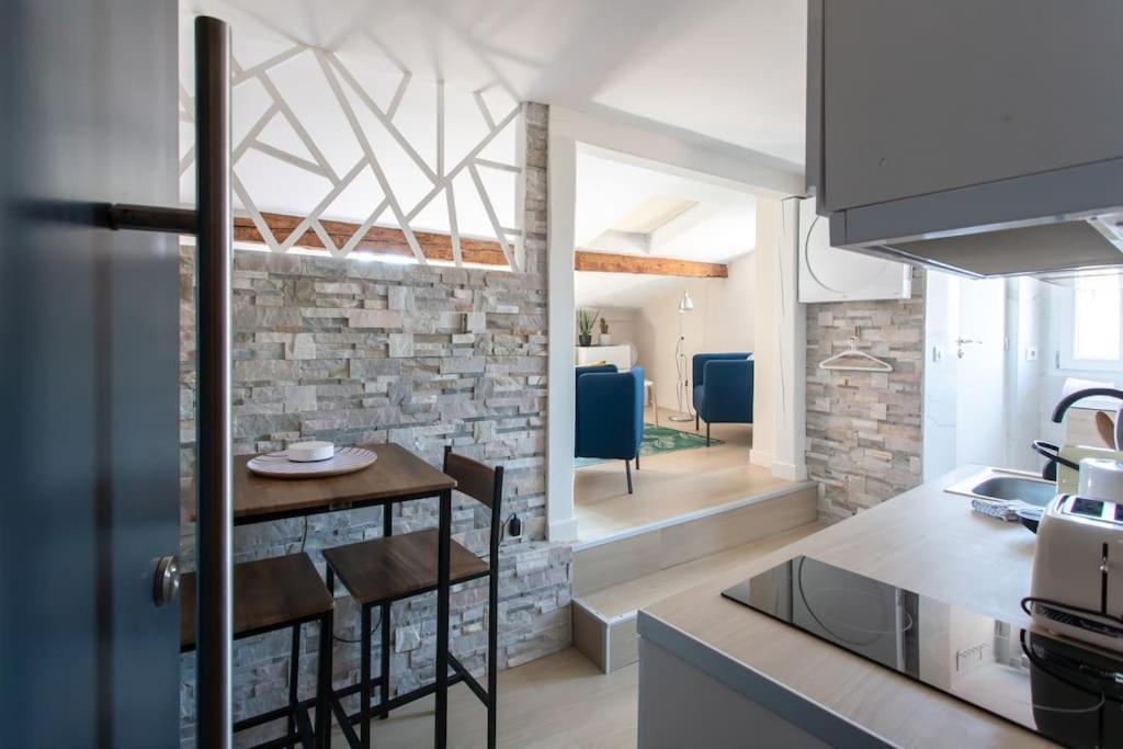 Apartment #49 Perfect Location Saleya Old Town 2mins To Sea Ac *